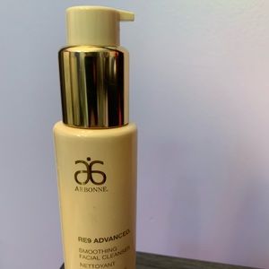 Arbonne RE9 advances smoothing facial cleanser
